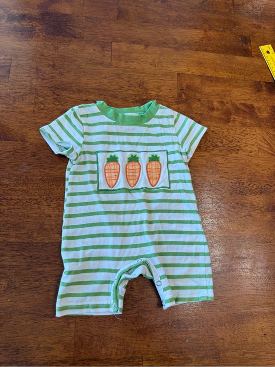 Marie Nicole Other - Marie Nicole Green White Striped Baby Romper Carrot Applique size 3-6 months